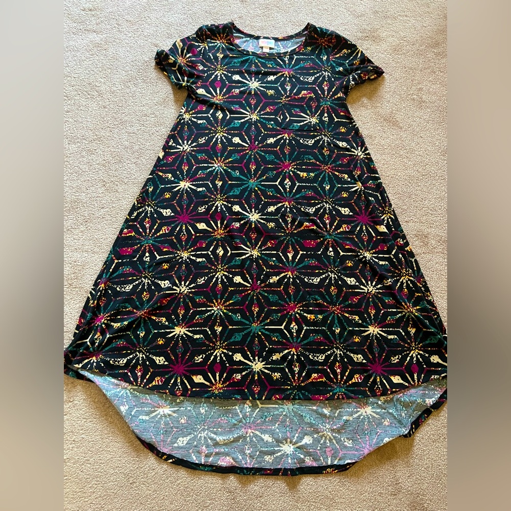 LuLaRoe Carly t-shirt swing dress, size XXS, black /geometric print